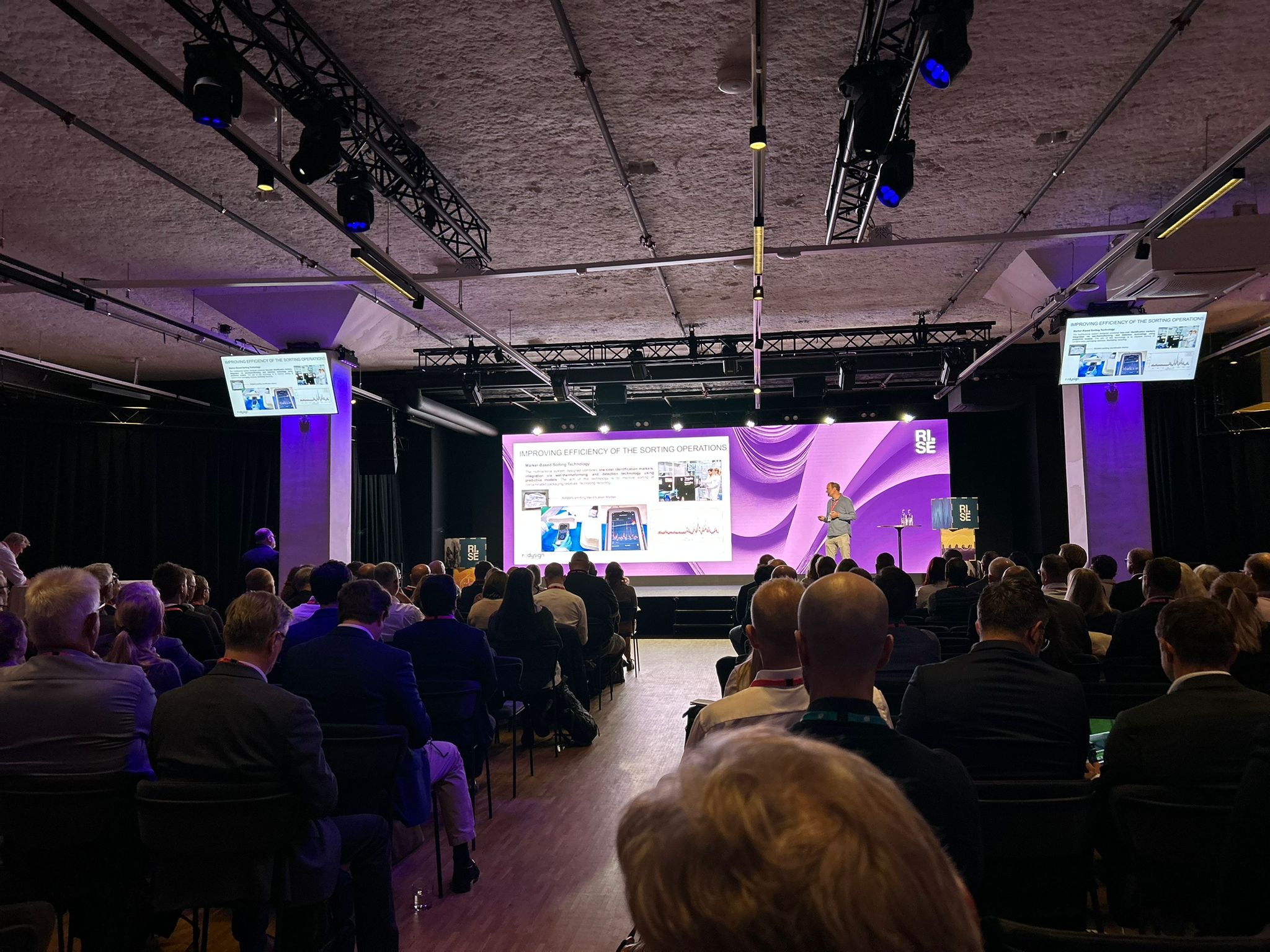 Álvaro Tejado presenting REDYSIGN at IFPC